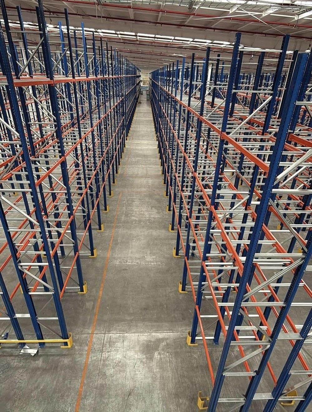 Racks de gran altura instalados por SEVEN